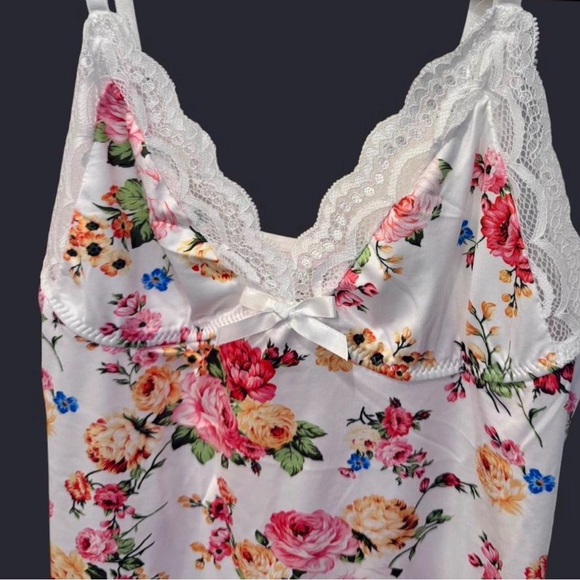 Floral Lace Trim Nightgown - Picture 2 of 3